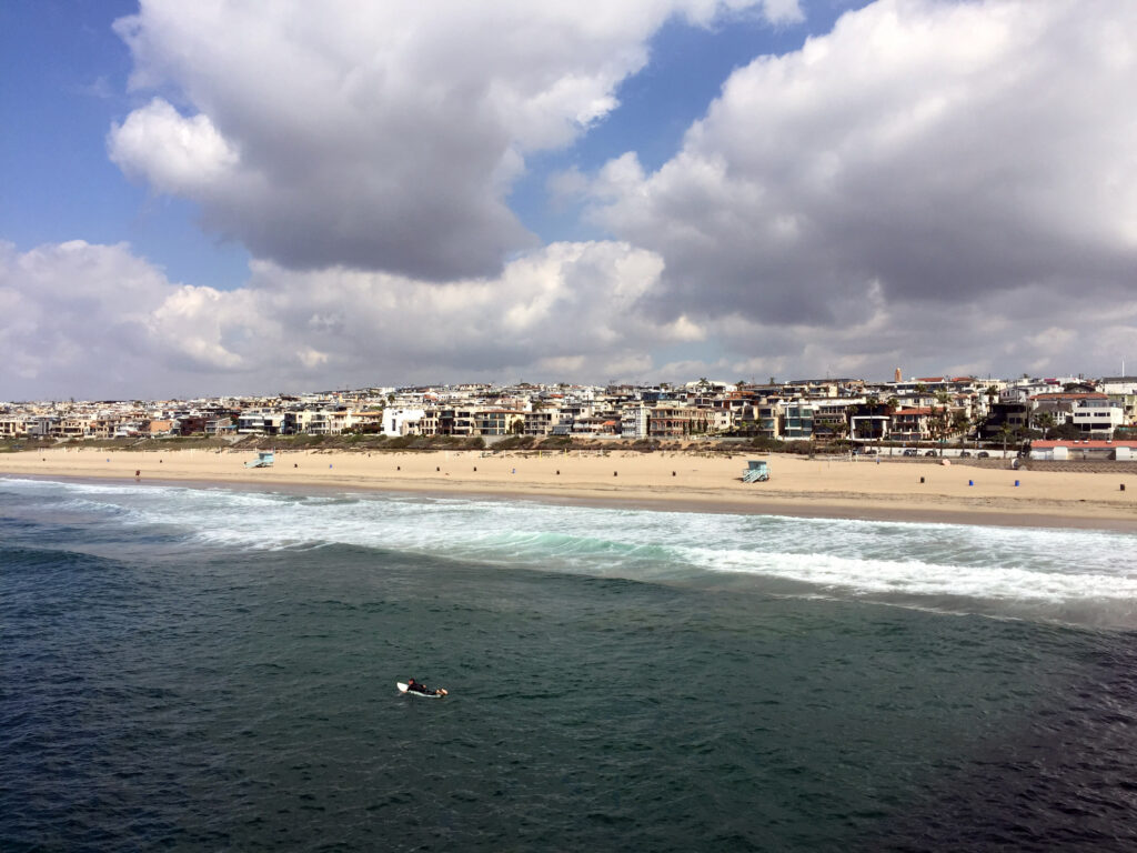 A picturesque view of beachfront homes in Southern California